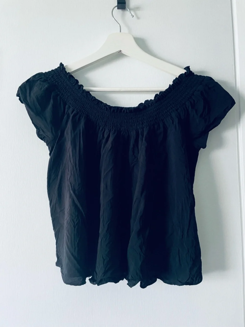 Talula Black Crinkle Off Shoulder Top Smocked Stretch Size S - Picture 2 of 8